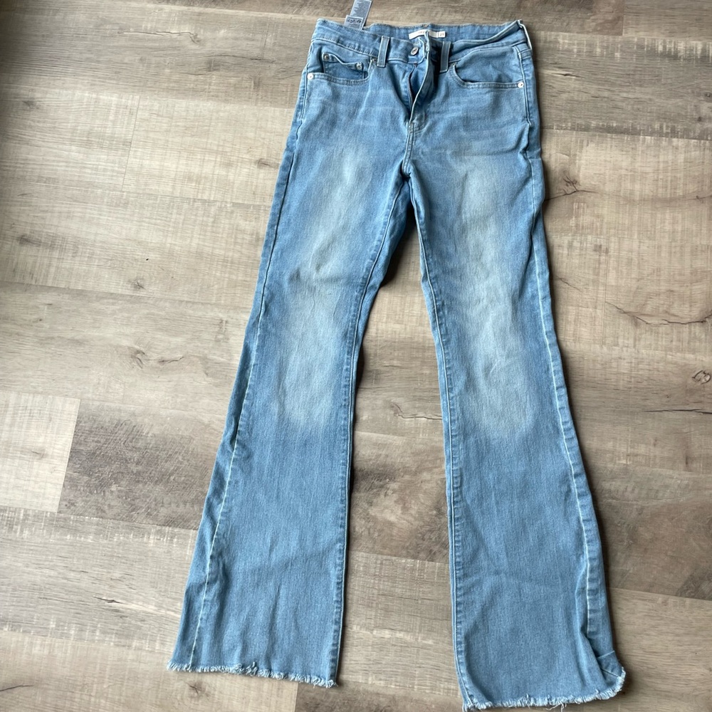 Women's Levi’s Flare Jeans with raw hem. Size 29 long.